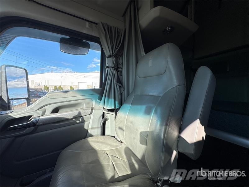 Kenworth T680 وحدات الجر