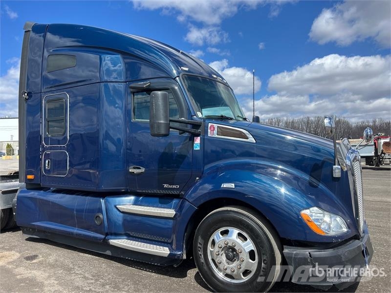 Kenworth T680 Vetopöytäautot