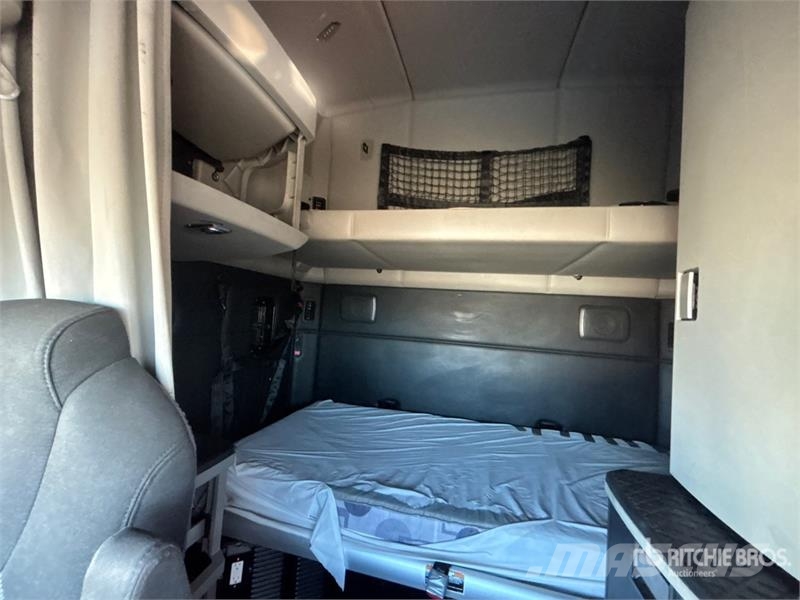 Kenworth T680 وحدات الجر