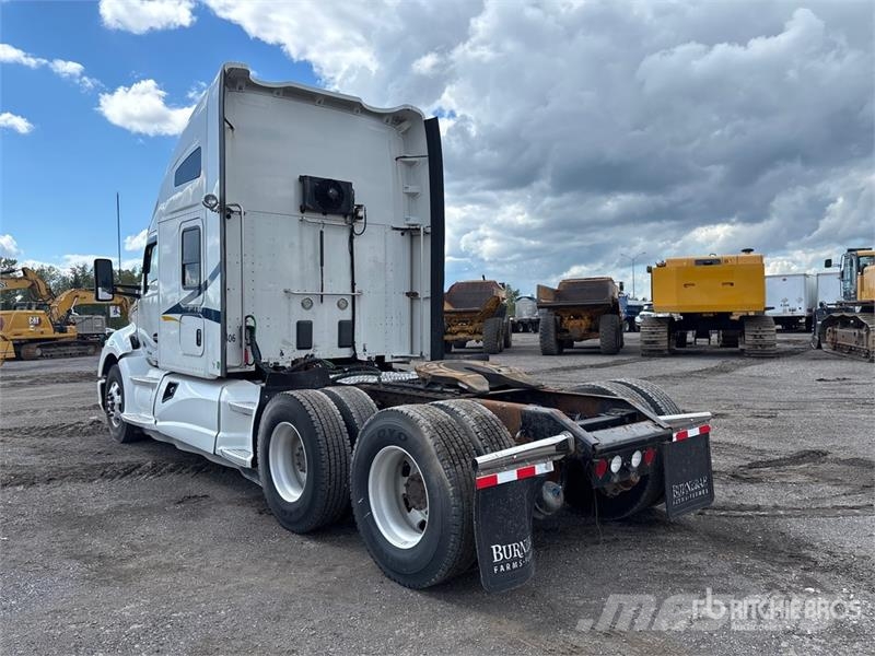 Kenworth T680 وحدات الجر