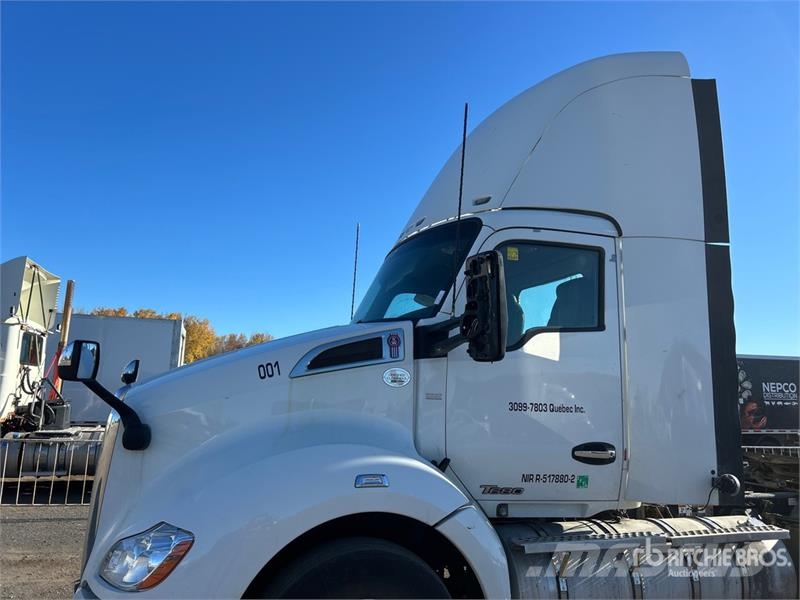 Kenworth T680 6x4 T/A Day Cab Truck Tractor (Inoperable) Tractor Units