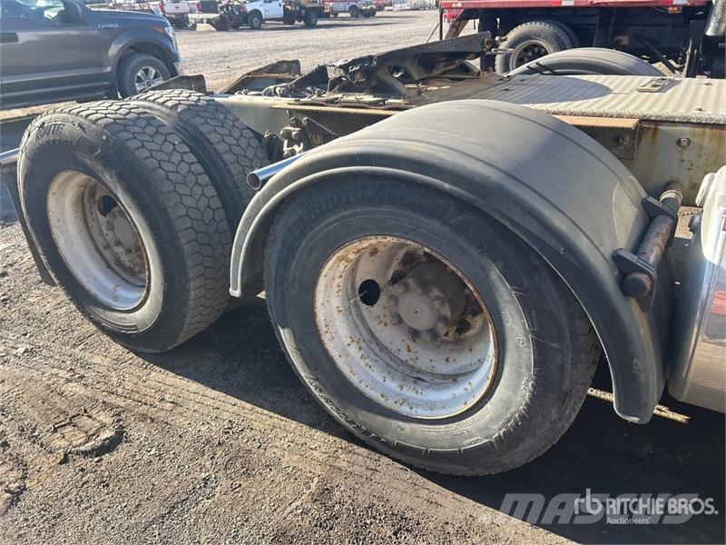 Kenworth T680 6x4 T/A Day Cab Truck Tractor (Inoperable) Truck Tractor Units