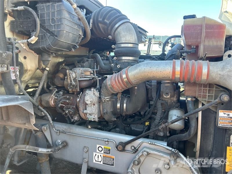 Kenworth T680 6x4 T/A Day Cab Truck Tractor (Inoperable) Truck Tractor Units