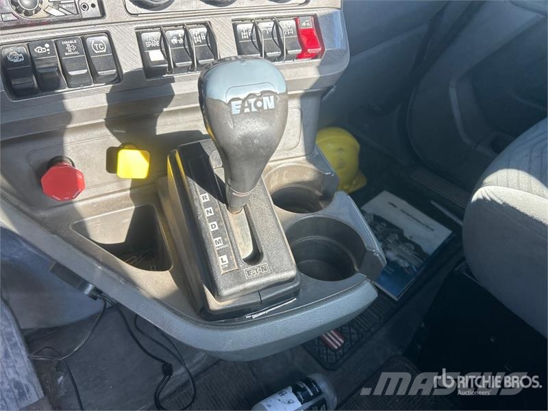 Kenworth T680 6x4 T/A Day Cab Truck Tractor (Inoperable) Truck Tractor Units