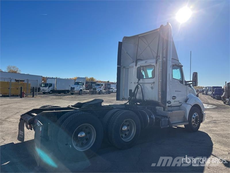 Kenworth T680 6x4 T/A Day Cab Truck Tractor (Inoperable) Tractor Units