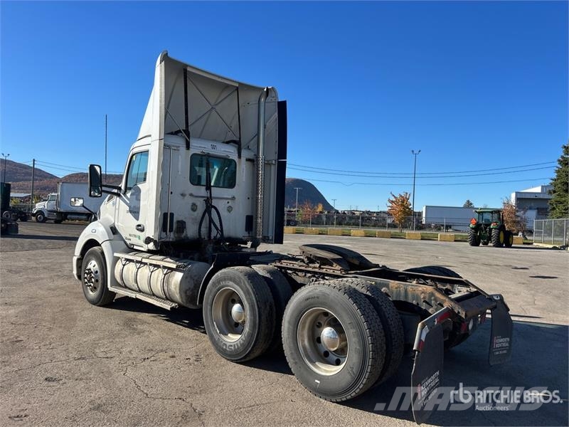 Kenworth T680 6x4 T/A Day Cab Truck Tractor (Inoperable) Tractor Units