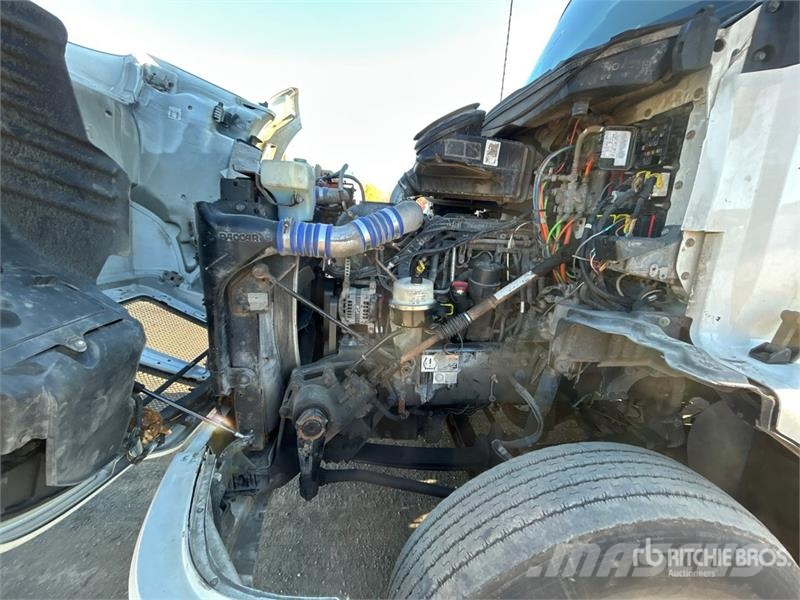 Kenworth T680 6x4 T/A Day Cab Truck Tractor (Inoperable) Tractor Units