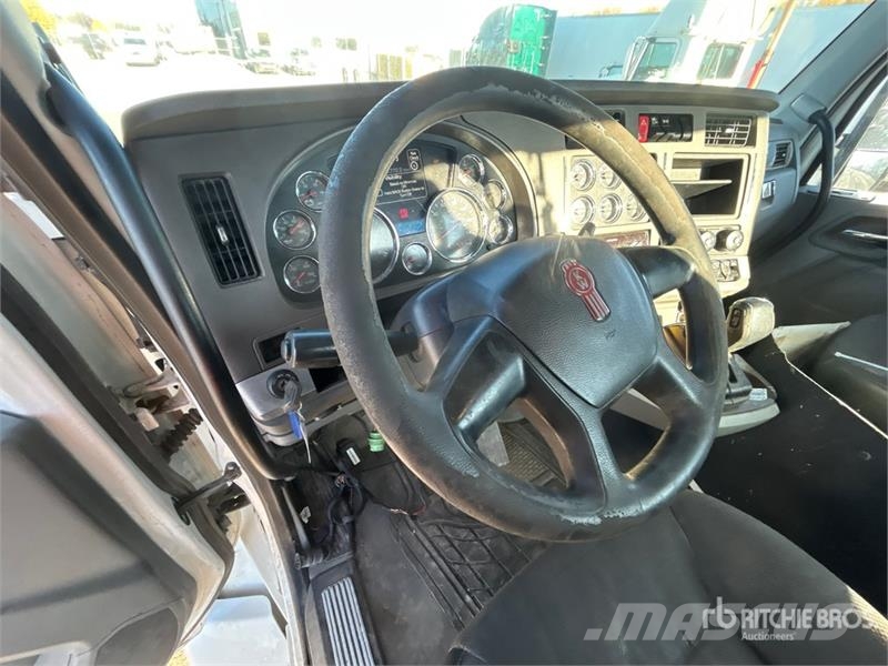 Kenworth T680 6x4 T/A Day Cab Truck Tractor (Inoperable) Tractor Units
