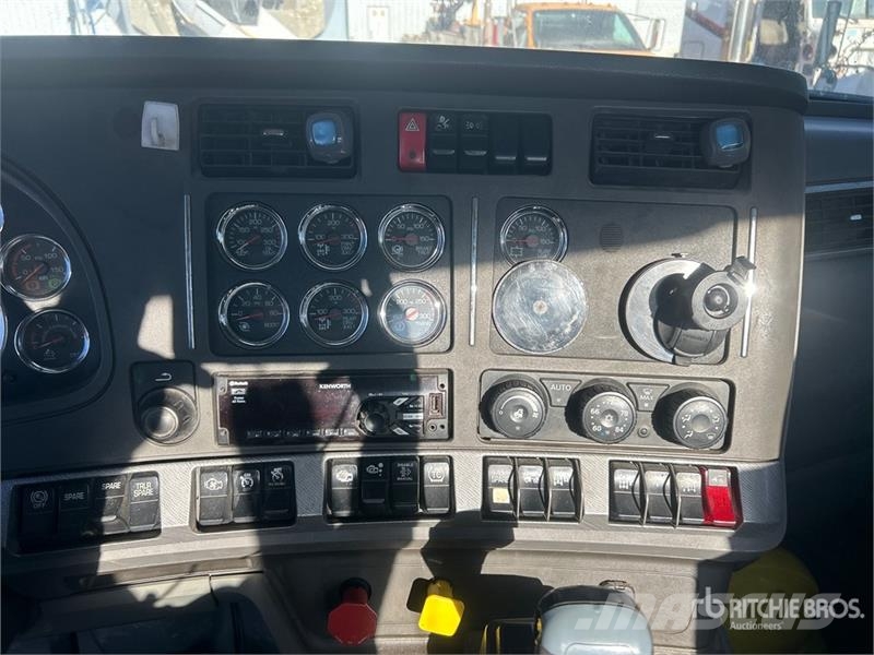 Kenworth T680 6x4 T/A Day Cab Truck Tractor (Inoperable) Truck Tractor Units