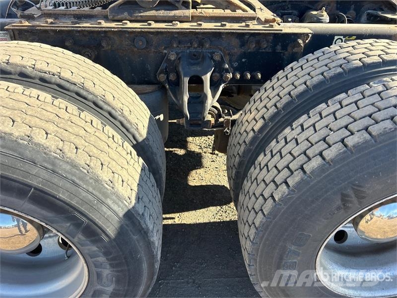 Kenworth T680 6x4 T/A Day Cab Truck Tractor (Inoperable) Tractor Units