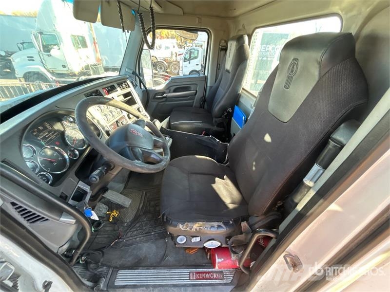 Kenworth T680 6x4 T/A Day Cab Truck Tractor (Inoperable) Tractor Units