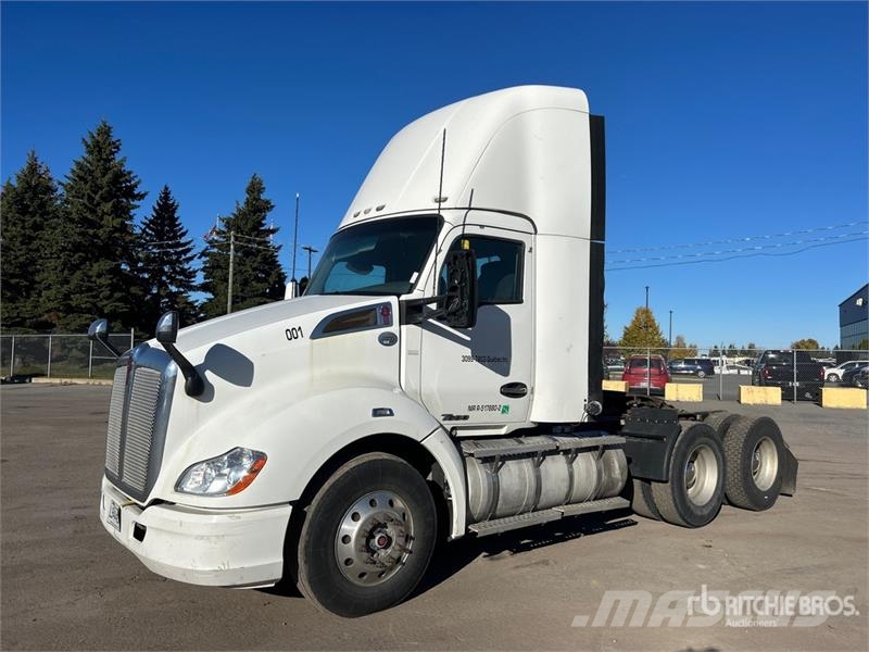 Kenworth T680 6x4 T/A Day Cab Truck Tractor (Inoperable) Tractor Units