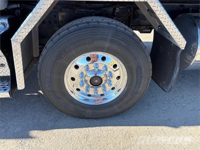 Kenworth T800 Pašizgāzējs