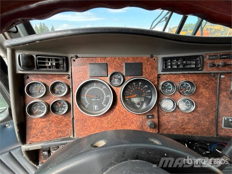 Kenworth T800 牵引车