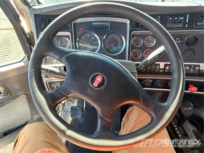 Kenworth T800 Platformas/izkraušana no sāniem