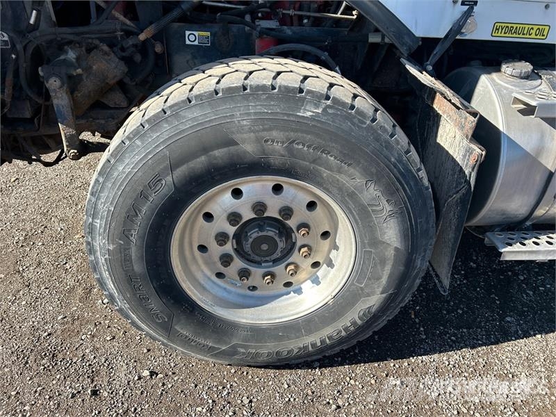 Kenworth T800 Platformas/izkraušana no sāniem