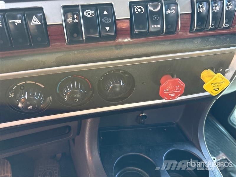 Kenworth T800 牵引车