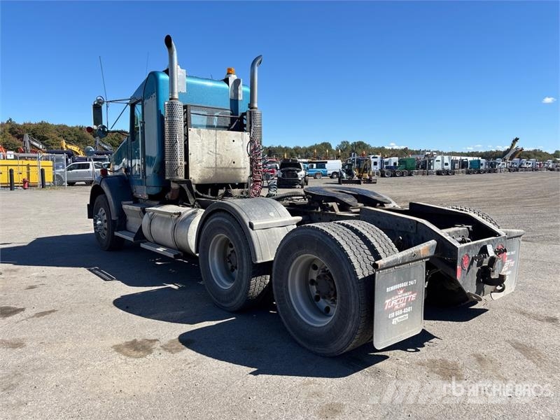 Kenworth T800 牵引车