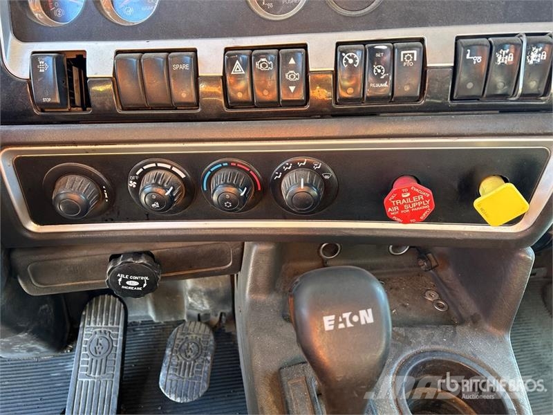 Kenworth T800 Platformas/izkraušana no sāniem