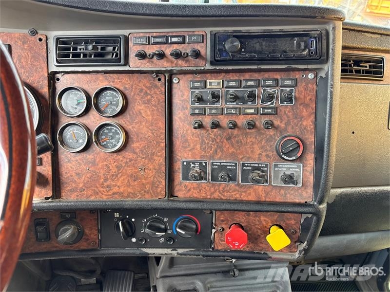 Kenworth T800 牵引车