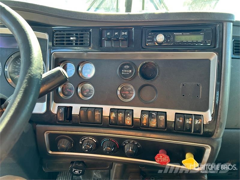 Kenworth T800 Platformas/izkraušana no sāniem