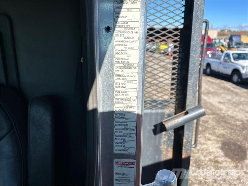 Kenworth T800 Platformas/izkraušana no sāniem