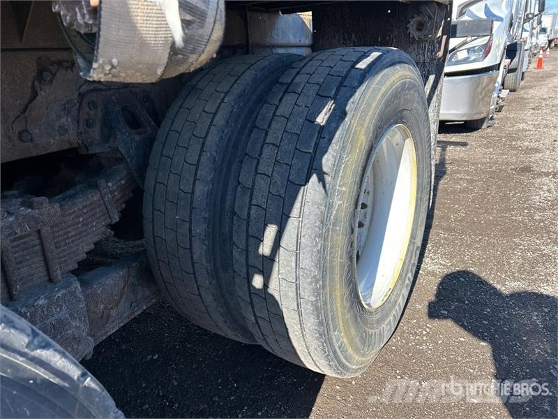 Kenworth T800 Platformas/izkraušana no sāniem