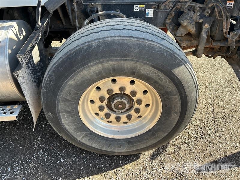 Kenworth T800 Platformas/izkraušana no sāniem