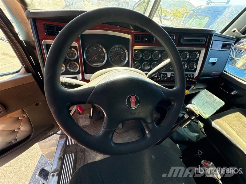 Kenworth T800 牵引车