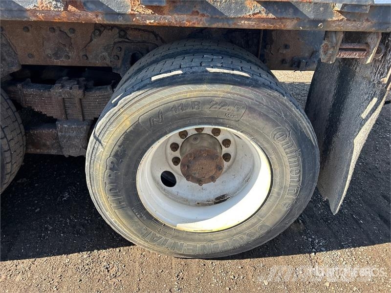 Kenworth T800 Platformas/izkraušana no sāniem