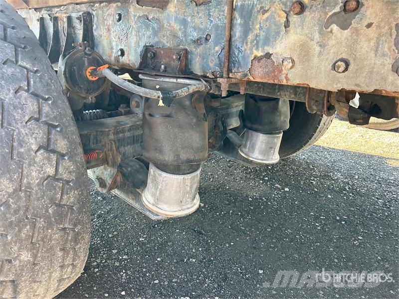 Kenworth T800 Platformas/izkraušana no sāniem