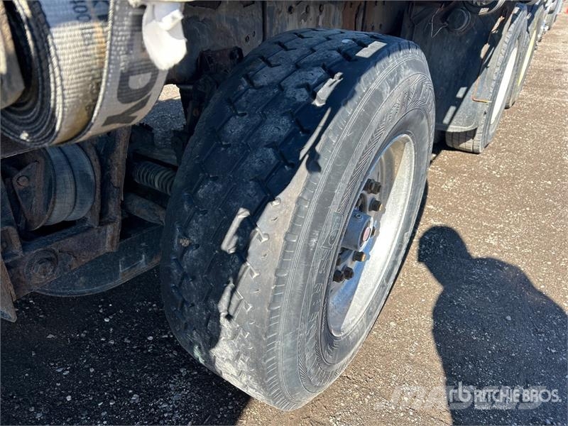 Kenworth T800 Platformas/izkraušana no sāniem