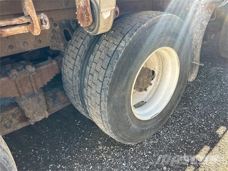Kenworth T800 Platformas/izkraušana no sāniem