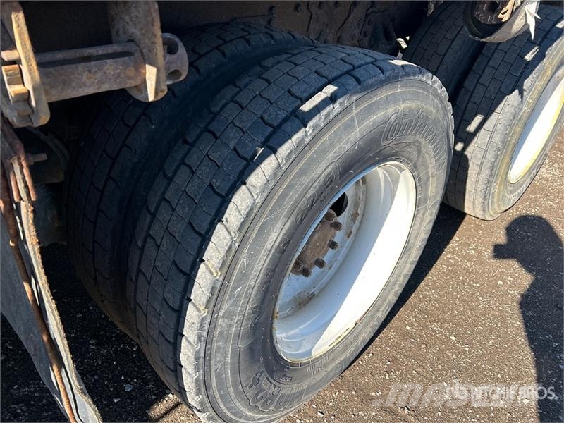Kenworth T800 Platformas/izkraušana no sāniem