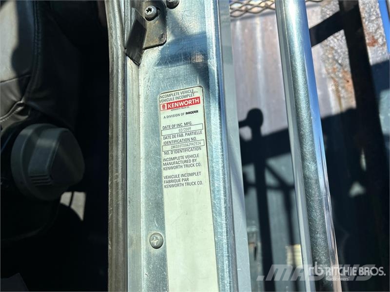 Kenworth T800 Platformas/izkraušana no sāniem