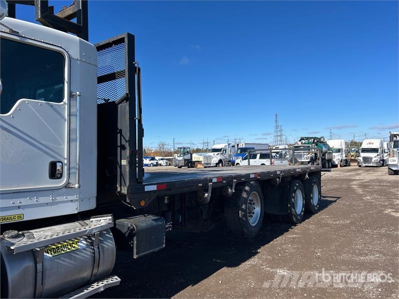 Kenworth T800 Platformas/izkraušana no sāniem