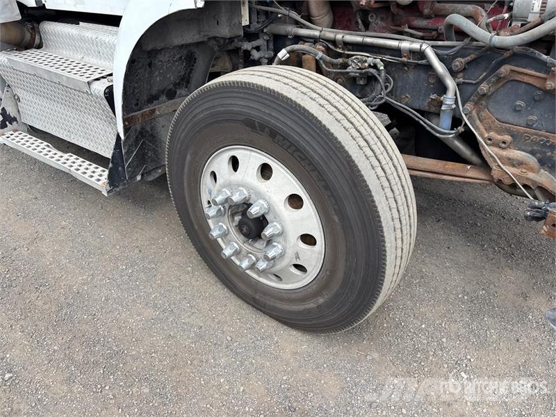Kenworth T800 Flatbed / Dropside trucks