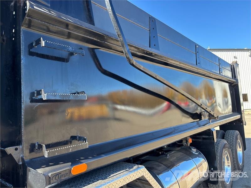 Kenworth T800 Pašizgāzējs