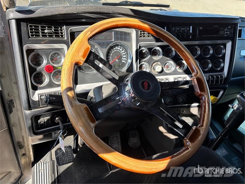 Kenworth T800 Pašizgāzējs