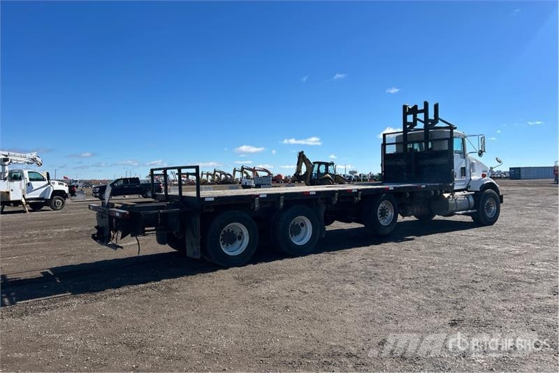 Kenworth T800 Platformas/izkraušana no sāniem