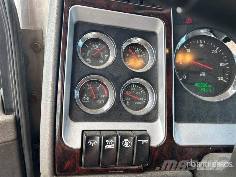Kenworth T800 وحدات الجر