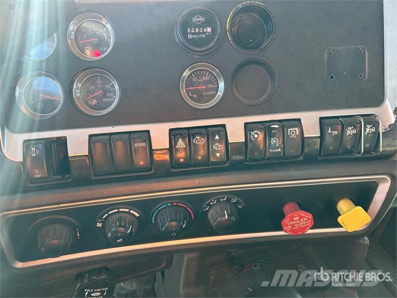Kenworth T800 Platformas/izkraušana no sāniem