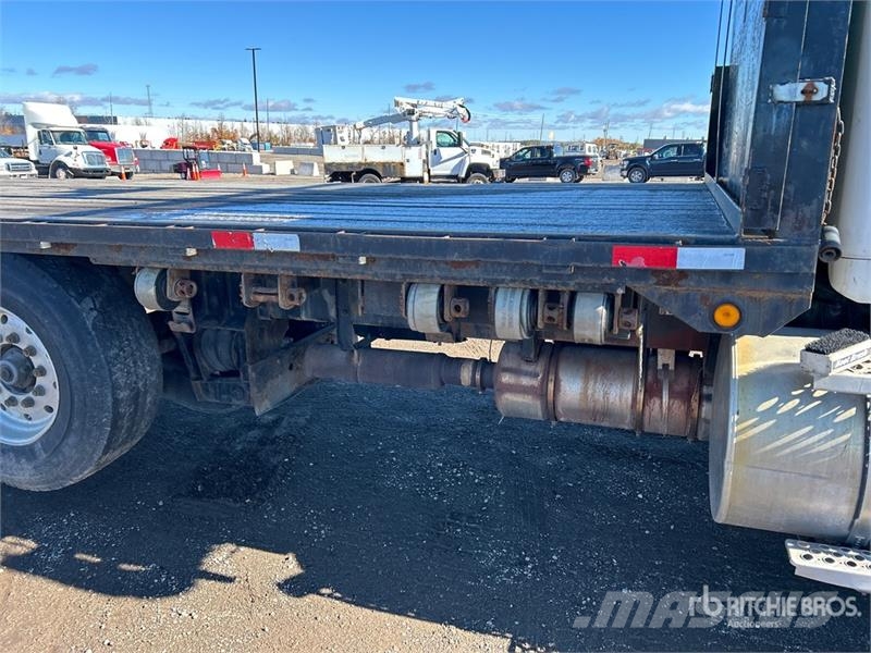 Kenworth T800 Platformas/izkraušana no sāniem