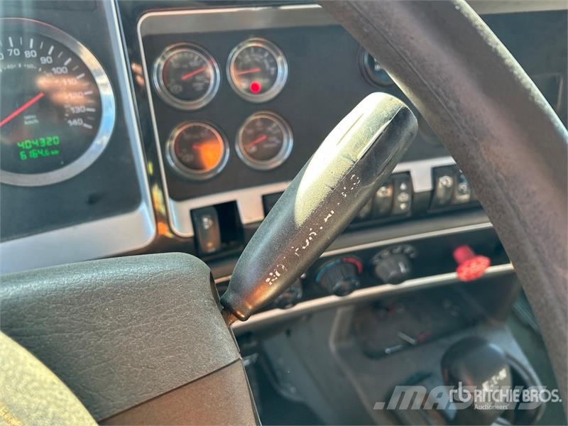 Kenworth T800 Platformas/izkraušana no sāniem