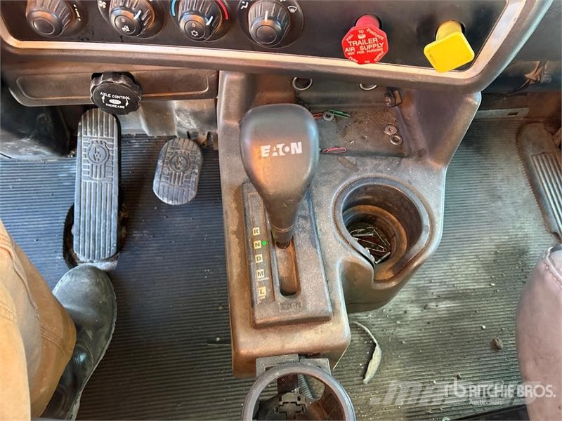 Kenworth T800 Platformas/izkraušana no sāniem
