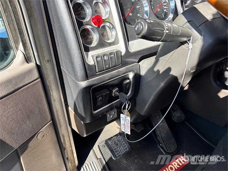 Kenworth T800 Pašizgāzējs