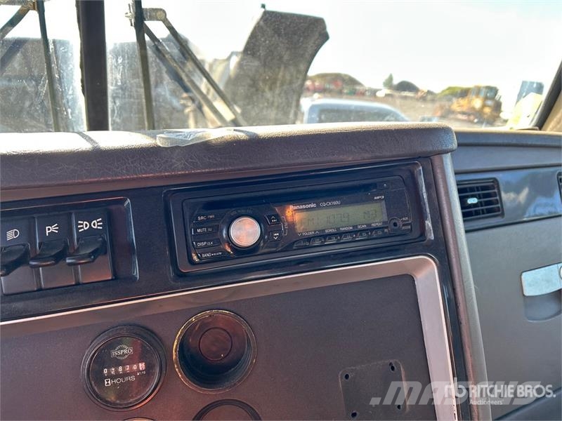 Kenworth T800 Platformas/izkraušana no sāniem