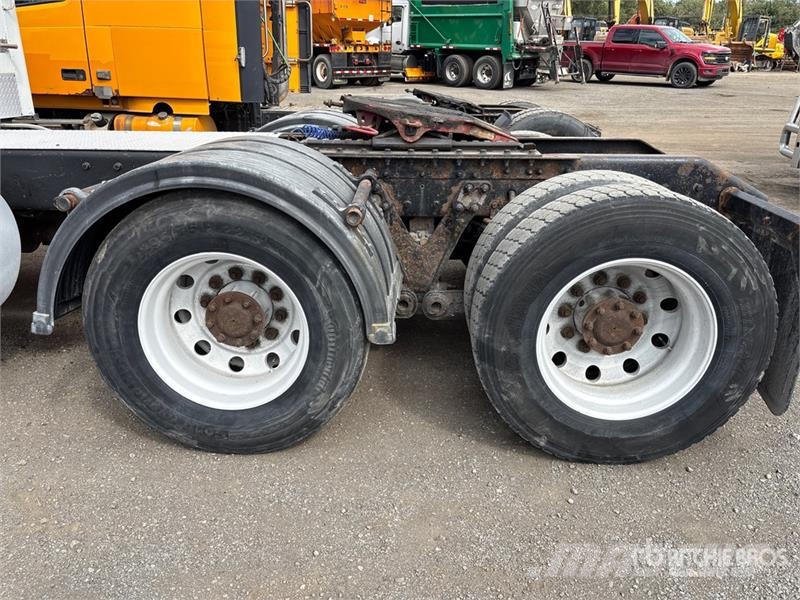 Kenworth T800 牵引车