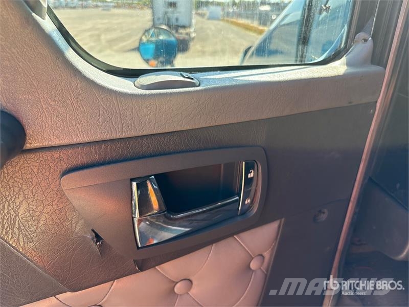 Kenworth T800 牵引车