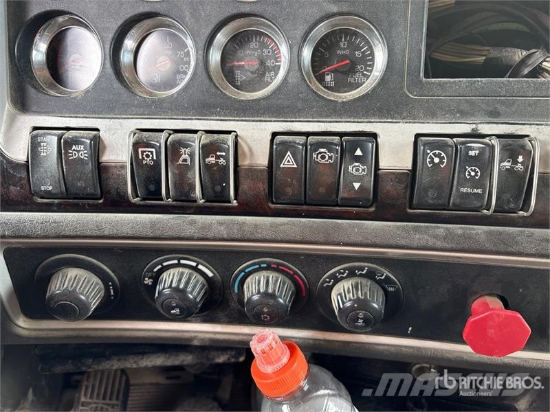 Kenworth T800 牵引车